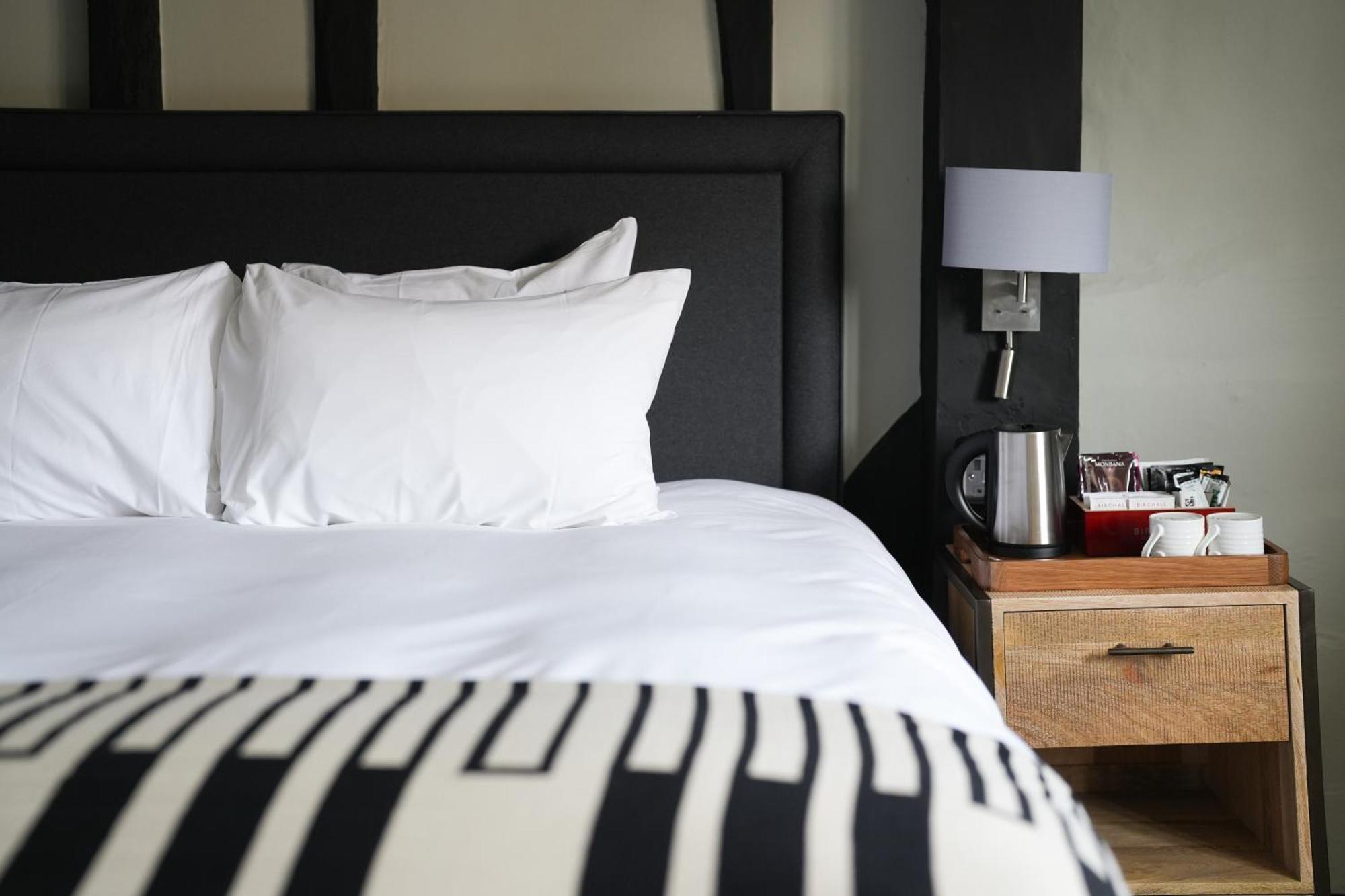 The Windmill Hotel Мейдстън Екстериор снимка