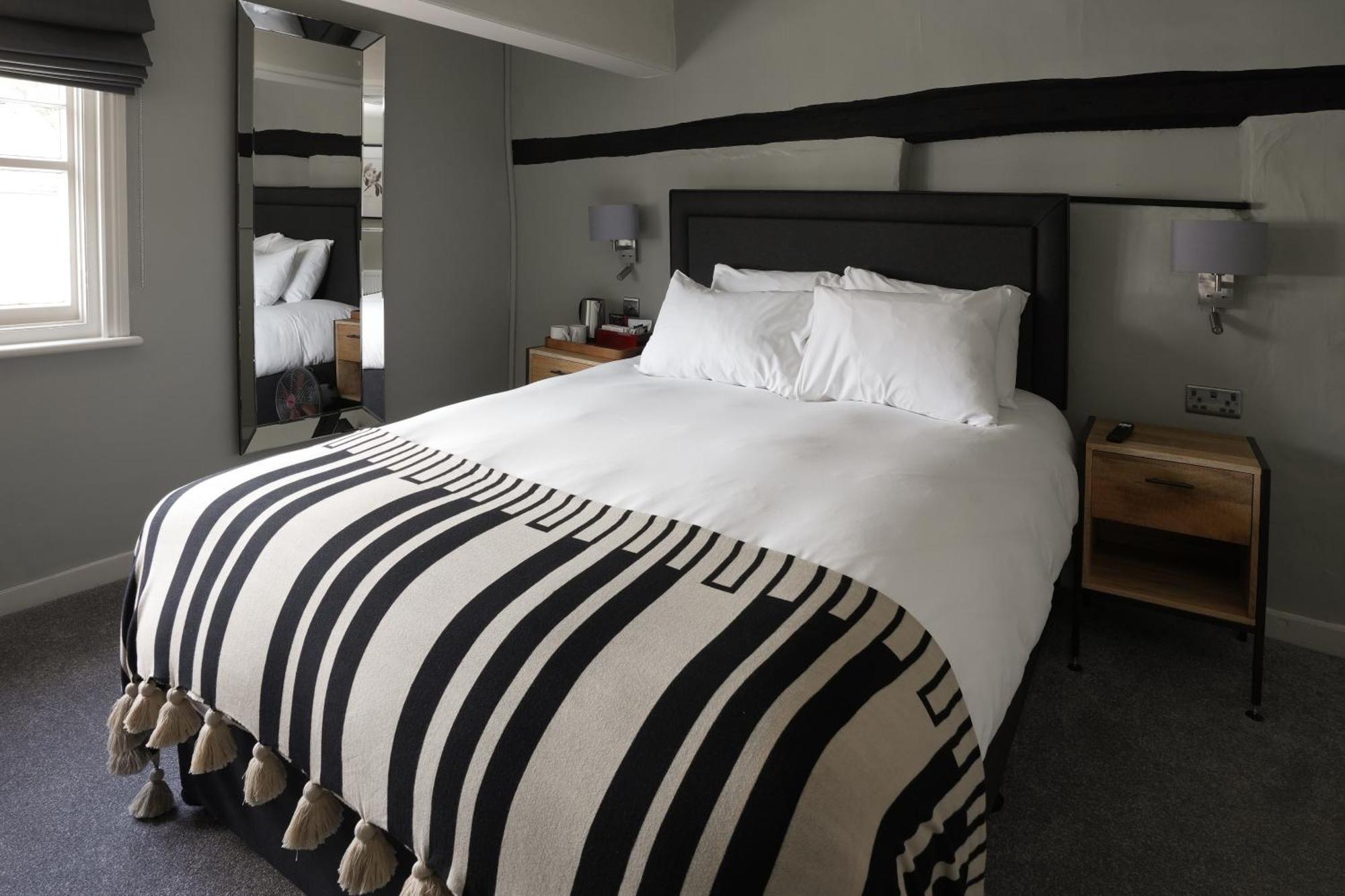 The Windmill Hotel Мейдстън Екстериор снимка